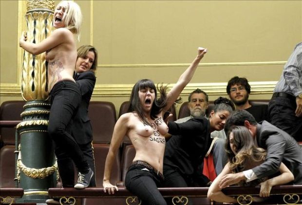 Pasan-disposicion-Femen-alteracion-Congreso_EDIIMA20131009_0222_5